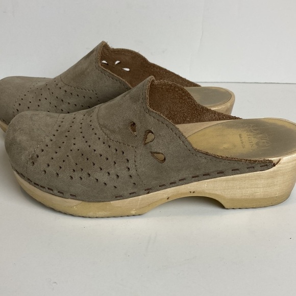 Sven Leaf Punch Spray Clogs in Beige Tan Sz 36 5 5.5 scandi granola girl hippie - Picture 3 of 16